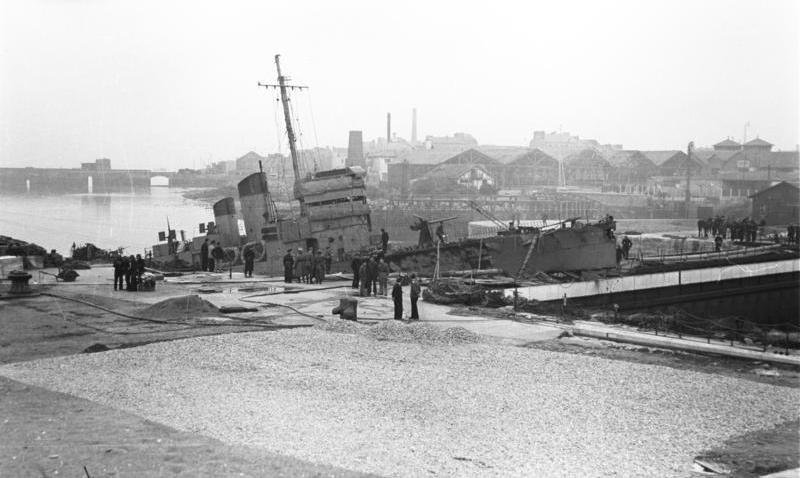 290831911_Bundesarchiv_Bild_101II-MW-3724-03_St._Nazaire_Zerstrer_HMS_Campbeltown.jpg.4670e25133cacac5f949debc540a5aa2.jpg