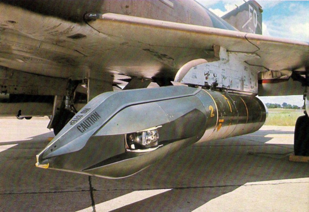 F-4D_435th_TFS_with_Pave_Knife_laser_pod_1973.thumb.jpg.1846ac3f99651ff7eddd6bd890e158d4.jpg