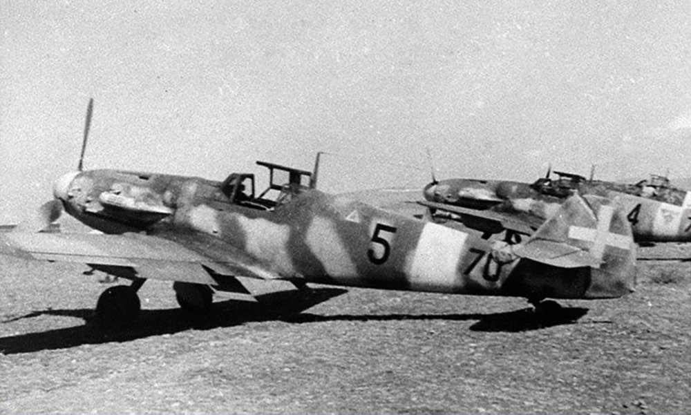 Messerschmitt-Bf-109G6R6Trop-RA-3S23G70SA-70-4-foreground-Cerveteri-Aug-1943-01.jpg.cceb3fcd33112638e40569419aaa4a82.jpg