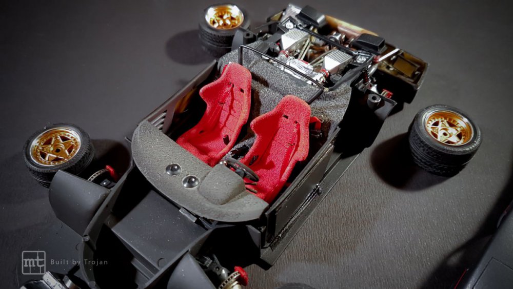 Ferrari-F40-Tamiya-fot53.thumb.jpg.0303d07e9abc7bd5a6b0f80b735046ce.jpg