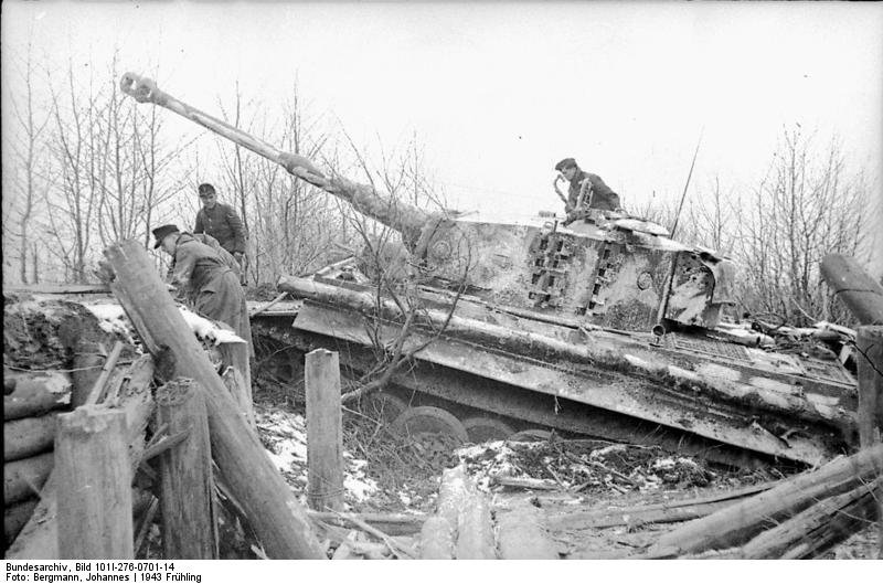 Bundesarchiv_Bild_101I-276-0701-14_Russland_Panzer_VI_Tiger_I.jpg.59ad5519aea4ee6f98ab8a482d0197d6.jpg