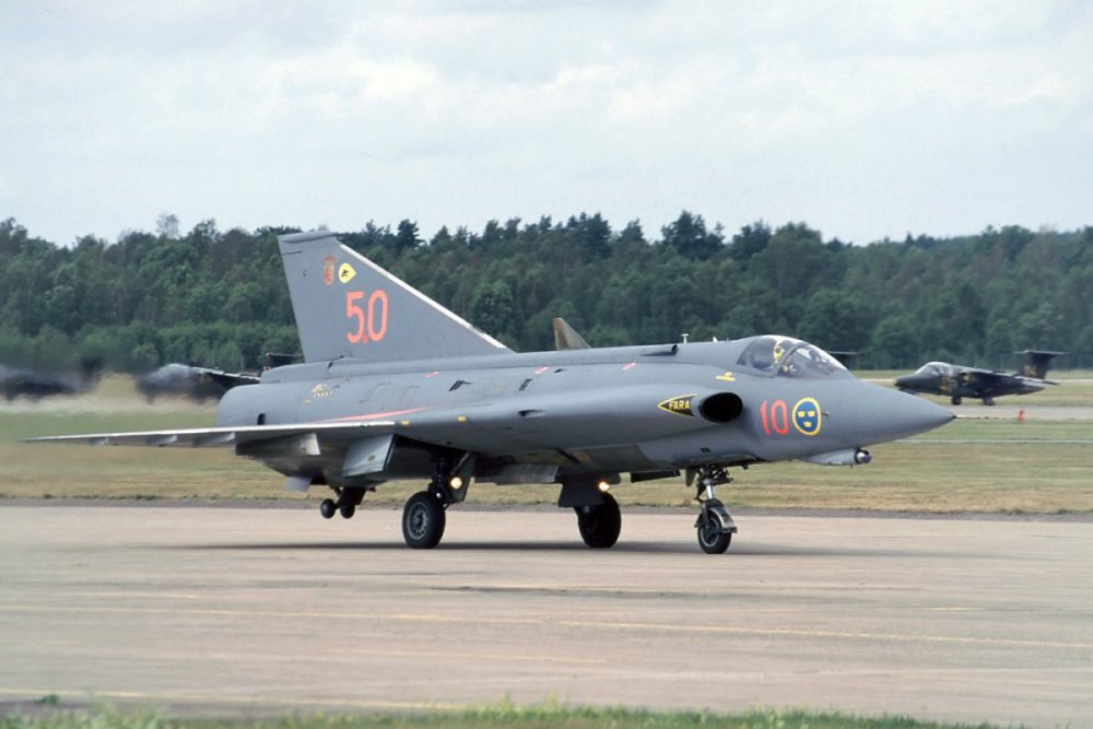 Draken_Swedish_Air_Force_(27882427885).jpg