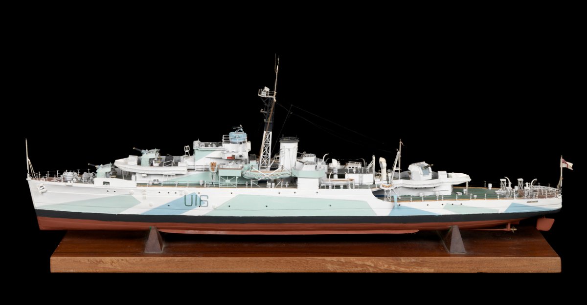 HMS Amethyst 1.jpg