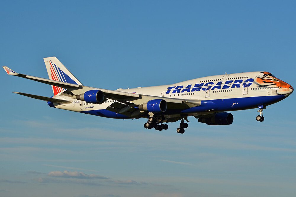 Transaero_Airlines_Boeing_747-400__Amur_Tiger__on_finals_at_VKO.jpg