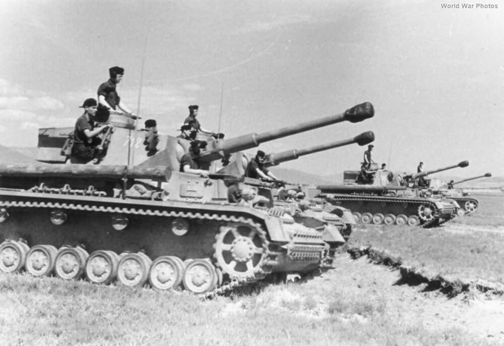 Panzer_IV_G_712_Greece.thumb.jpg.9bbb58925f7ef8a715c65ec1cb35b8cd.jpg