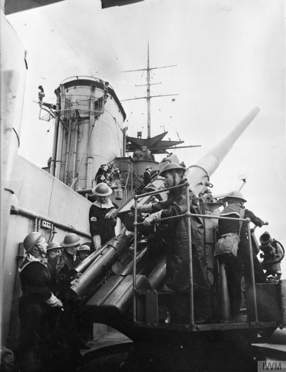 HMS_Rodney_4.7_inch_gun_crew_IWM_A_86.thumb.jpg.9629c7dd98e5f12d9fe505652098c47d.jpg