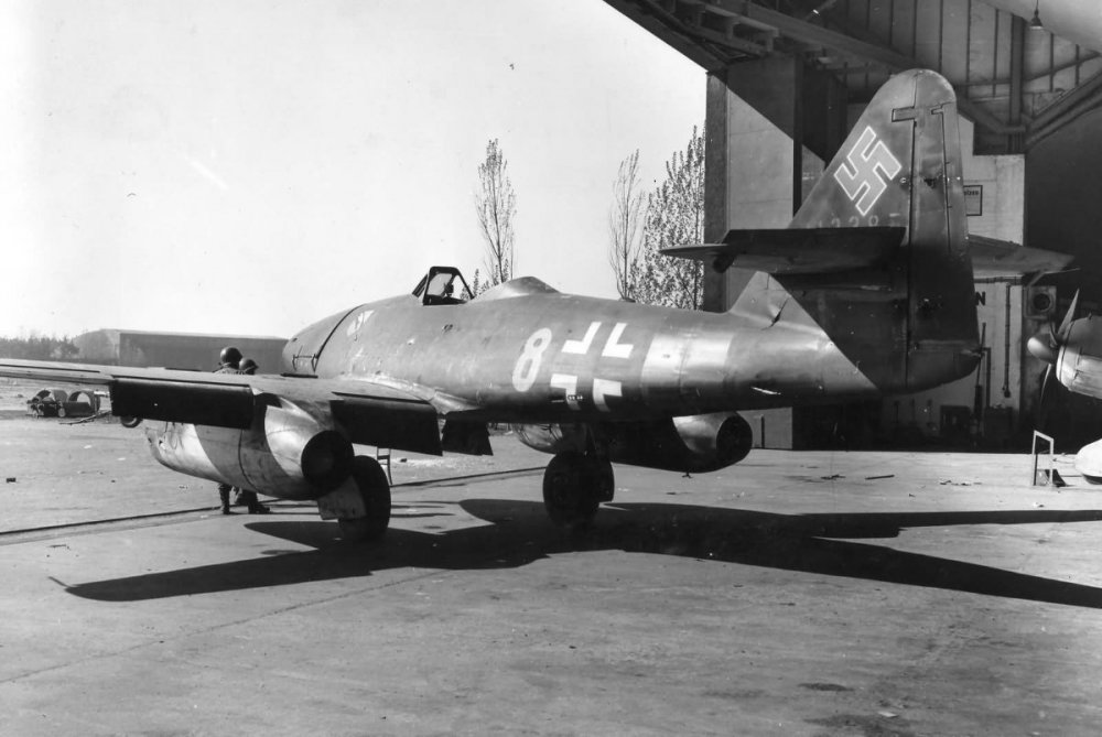 Me262_8_JG7_Germany_1945.jpg