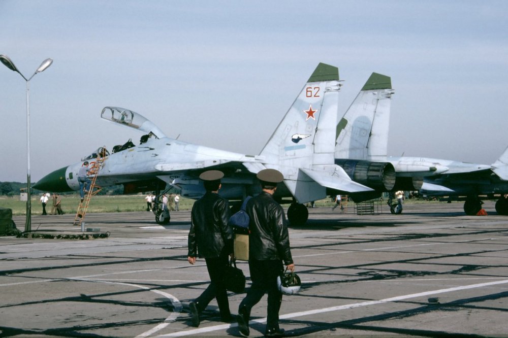 Su-27_Stargard_(22368398749).thumb.jpg.9ebc1f9a4e8032eeeeabe72561bbc0d2.jpg