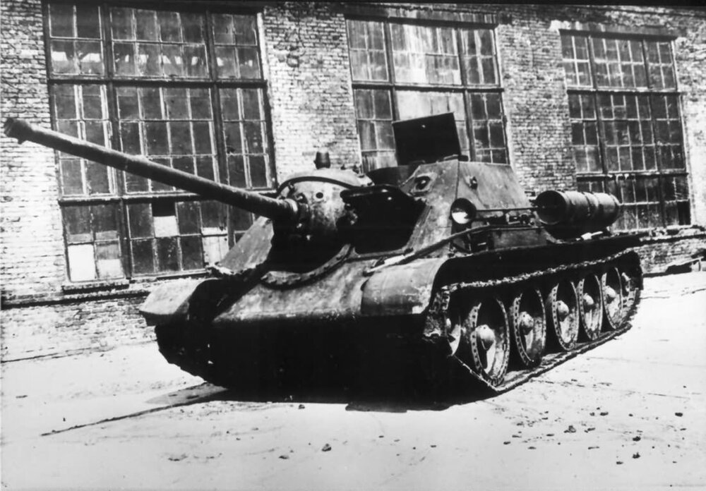 Su-85_1943.jpg