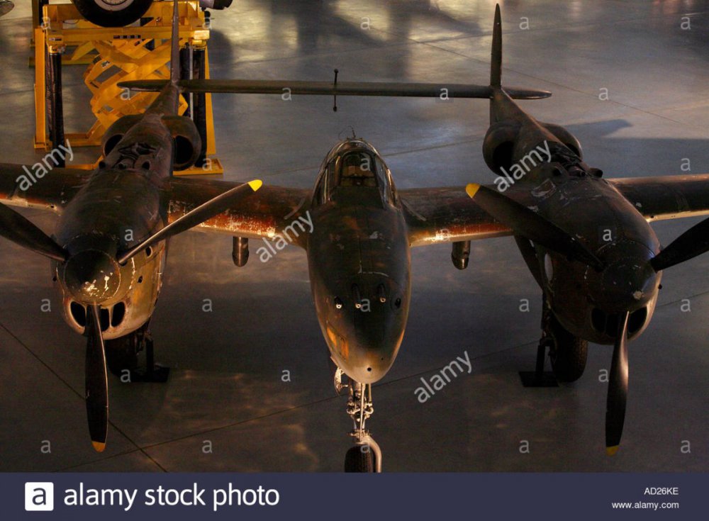 lockheed-p-38-fighter-plane-on-display-at-the-steven-udvar-hazy-center-AD26KE.jpg