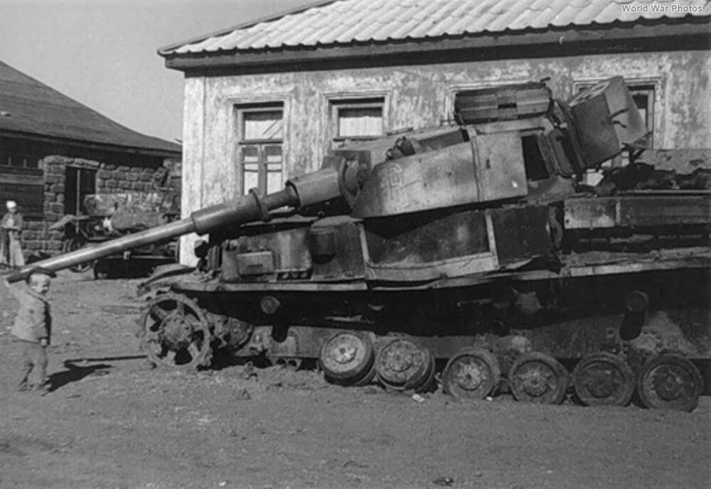 Panzer_IV_Kharkov_1943.thumb.jpg.9fbabeafd5c6e252b74b84a2828c083b.jpg