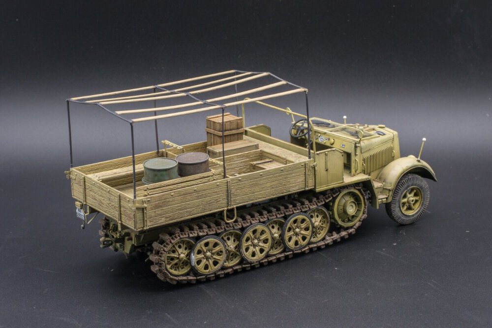 Sd.kfz.7 -21.jpg