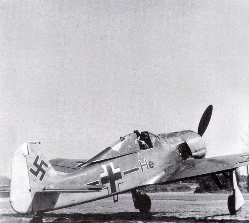 982986031_Fw-190A2-Stab-JG26-He--Bruno-Hegenauer-WNr-20202-France-1942-01.thumb.jpg.ef9aaad8723d8a8d7f7826ab1ae25921.jpg