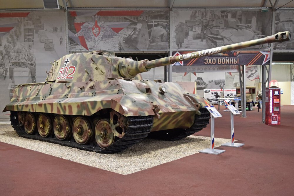 Tiger_II_‘502_red’_–_Patriot_Museum,_Kubinka_(26518897579).jpg