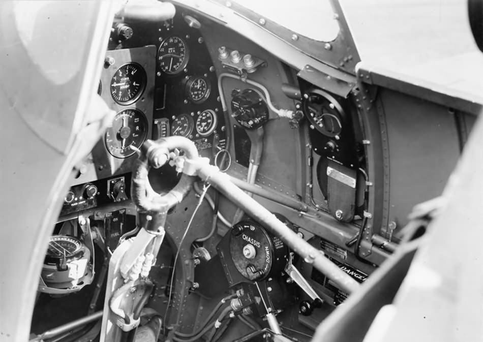 Spitfire_Mk_IIa_cockpit_2.jpg.55c313a990ab558aedb3113542f720ac.jpg