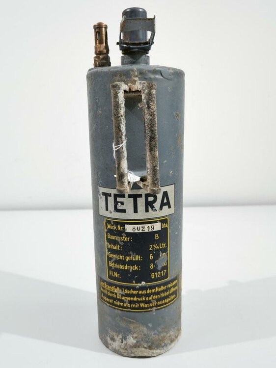 tetra-feuerloescher-wehrmacht-originallack-vollstaendig-leer-kein-versand-nach-uebersee.jpg