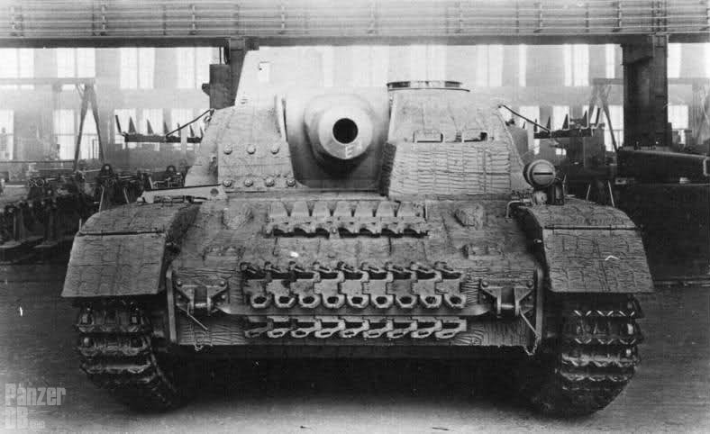one-of-the-first-stug-iv-january-1944-krupp-plant-in-magdeburg2.jpg.820fd470a85371fea343ad3ef078a235.jpg