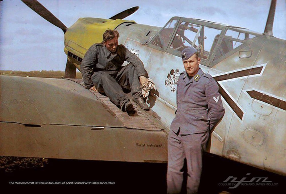 Messerschmitt-Bf-109E4-Stab-JG26-Adolf-Galland-WNr-5819-France-1940-14.jpg