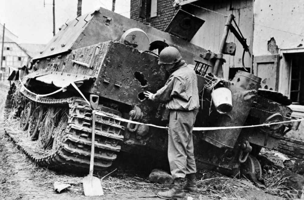 Sturmtiger_1001_battery_1945.jpg