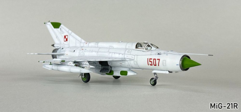 1210747146_MiG-21R107g.thumb.jpg.05cccb17d1c5c5fc3aca4ce1785826d0.jpg
