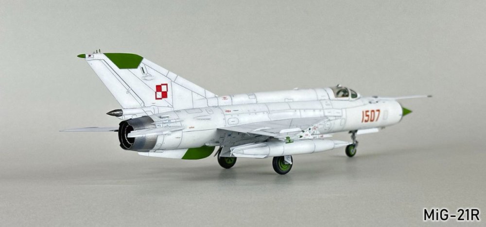 2006728439_MiG-21R105g.thumb.jpg.6b69875308d97353dd20d73aa143a3bd.jpg