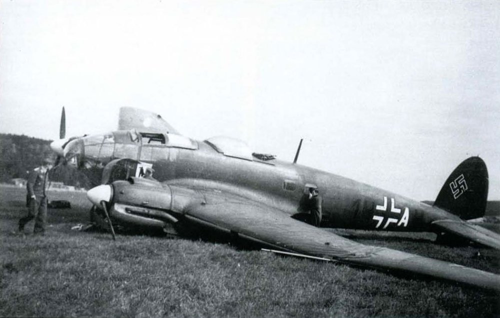 Heinkel-He-111H-1.KG26-1H+AH-during-Battle-of-Britain-1940-01.jpg