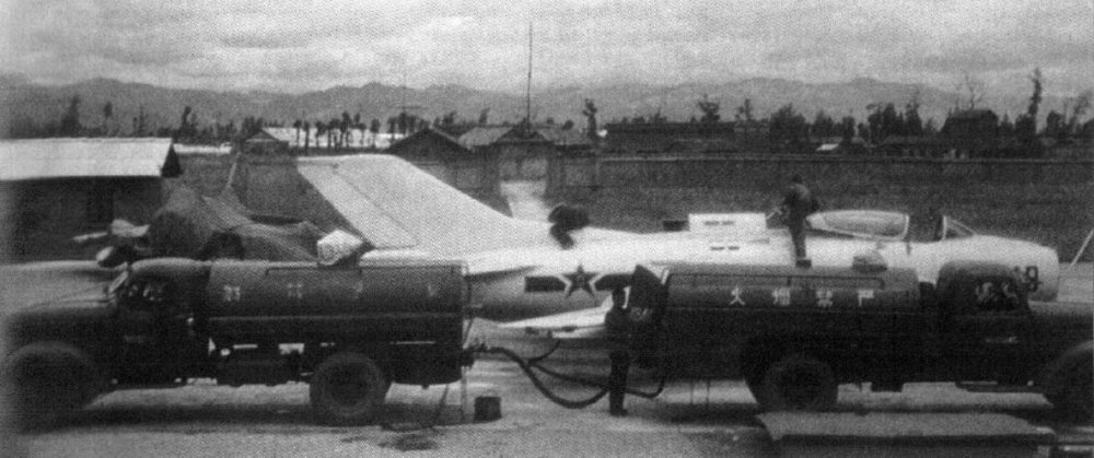 Mig19.chinski J-6C.ZiS-150.jpg