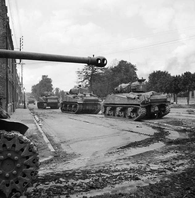 sherman-tanks-of-guards-armoured-division-entering-the-outskirts-of-arras-france-9f16ab-640.jpg.f79c19d31c6e113c14a40c59d554792a.jpg