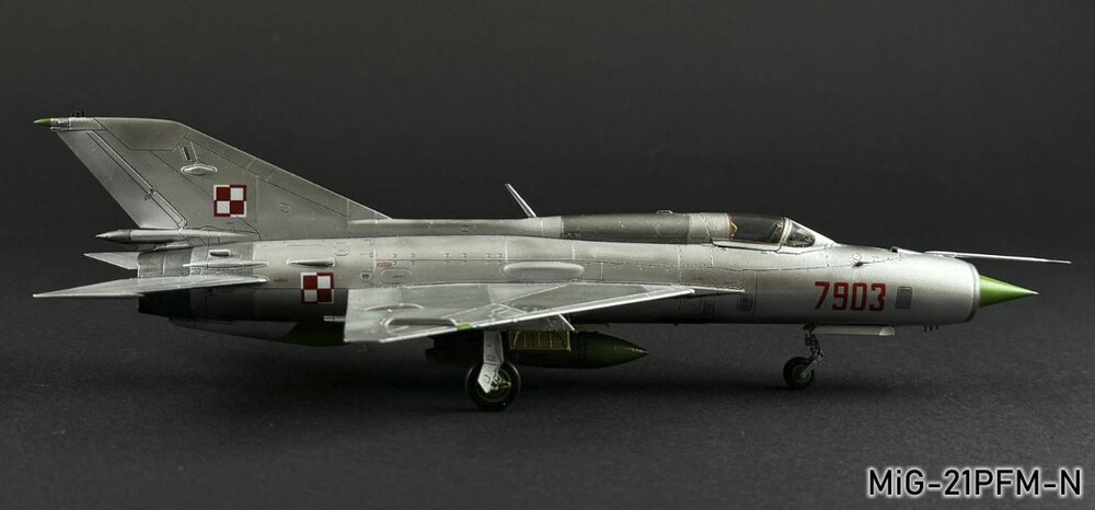1943502268_MiG-21PFM-N106g.thumb.jpg.0a5941ae0226279ee7e7b220a2f9401d.jpg