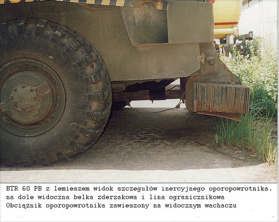BTR 60 PB z lemieszem (oporopowrotnik).jpg