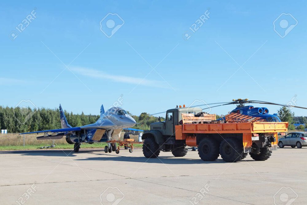 35831942-zhukovsky-russia-aug-26-2013-towing-multi-role-fighter-mikoyan-mig-29-ll-flying-laboratory-gromov.thumb.jpg.03a282f3091b85e183e5696e3dddf8f5.jpg