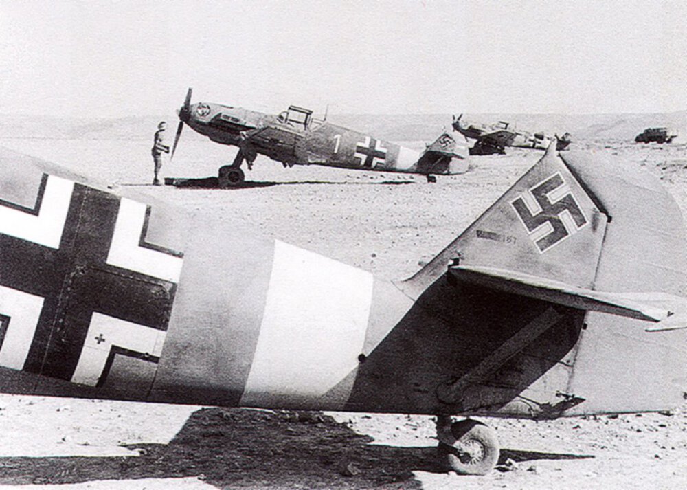 Messerschmitt-Bf-109E7Trop-2.JG27-Black-1-Fritz-Keller-background-North-Africa-1941-01.thumb.jpg.2b97b27760b9359713a1924fb0bd9d3e.jpg