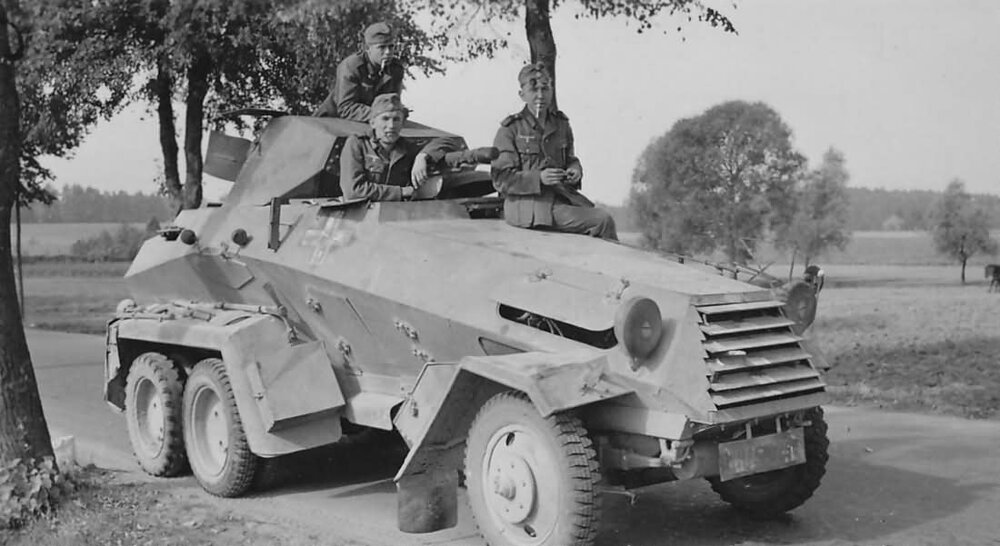 armored_car_Sdkfz_231_6-rad_Poland_1939.thumb.jpg.47f64caa051289c709fe32d0b350c8a9.jpg