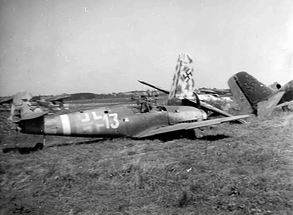 Messerschmitt-Bf-109G10-Erla-JG300-White-13-WNr-151567-unknown-unit-1945-01.thumb.jpg.2e782cb96036c9a806f68cc17e315d2d.jpg