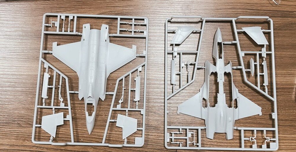 Revell-03799-Lockheed-Martin-F35A-Lightning-II-T1-fuselage-1024x527.jpg.963fc55cea2d5d9cc1599778416a06e4.jpg