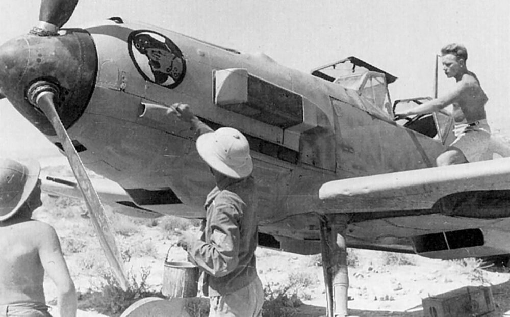 Messerschmitt-Bf-109E7Trop-I.JG27-Libya-1941-02.thumb.jpg.421488fc53272eadbe66c7aa837b9f5e.jpg