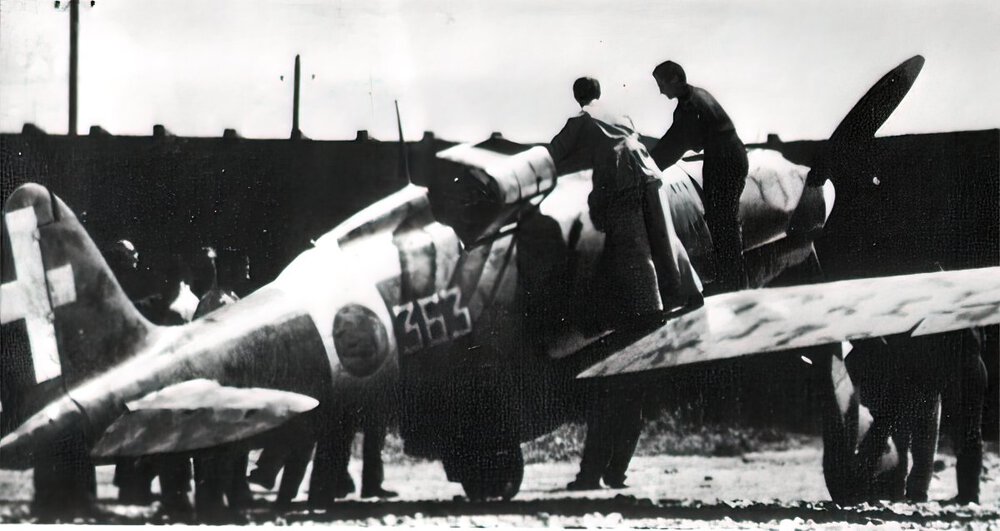 RA-Regia-Aeronautica-Macchi-MC202-Folgore-53-Stormo-150-Gruppo-CT-363Sqa-Benghazi-Libya-1942-01.jpg