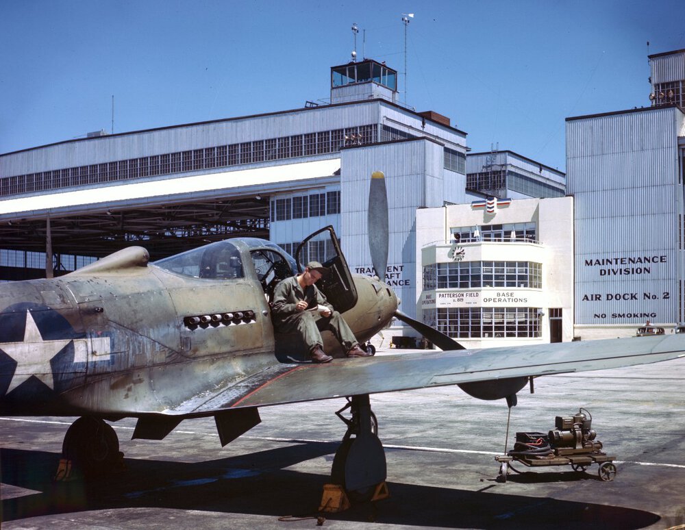 Bell-P-39-Airacobra-used-as-trainer-and-based-out-of-Patterson-Field-USA-02.thumb.jpg.157bae1644a82bca5bcfb3824e2c632b.jpg
