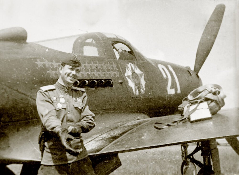 Bell-P-39N-Airacobra-69GvIAP-304IAD-White-21-Fyodor-Ivanovich-Shikunov-Ukrainian-Front-1944-04.thumb.jpg.be62a32bc5c91e55824d05d470c65194.jpg