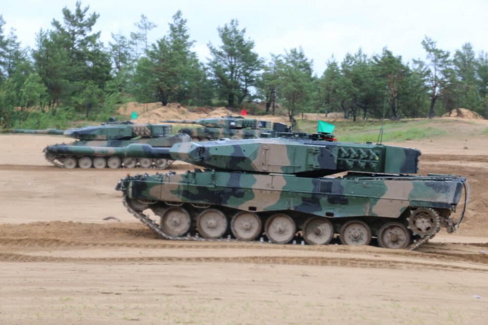 WOJTEK w środku PKW Łotwa.jpg