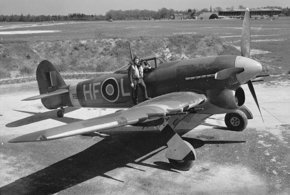 Aircraft_of_the_Royal_Air_Force_1939-1945-_Hawker_Typhoon._CH9289.thumb.jpg.7631da75c0e0e5322f16db9a7668e1bf.jpg