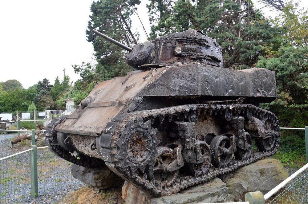 stuart-m5a1-musee-des-epaves-sous-marines-port-en-bessin.jpg