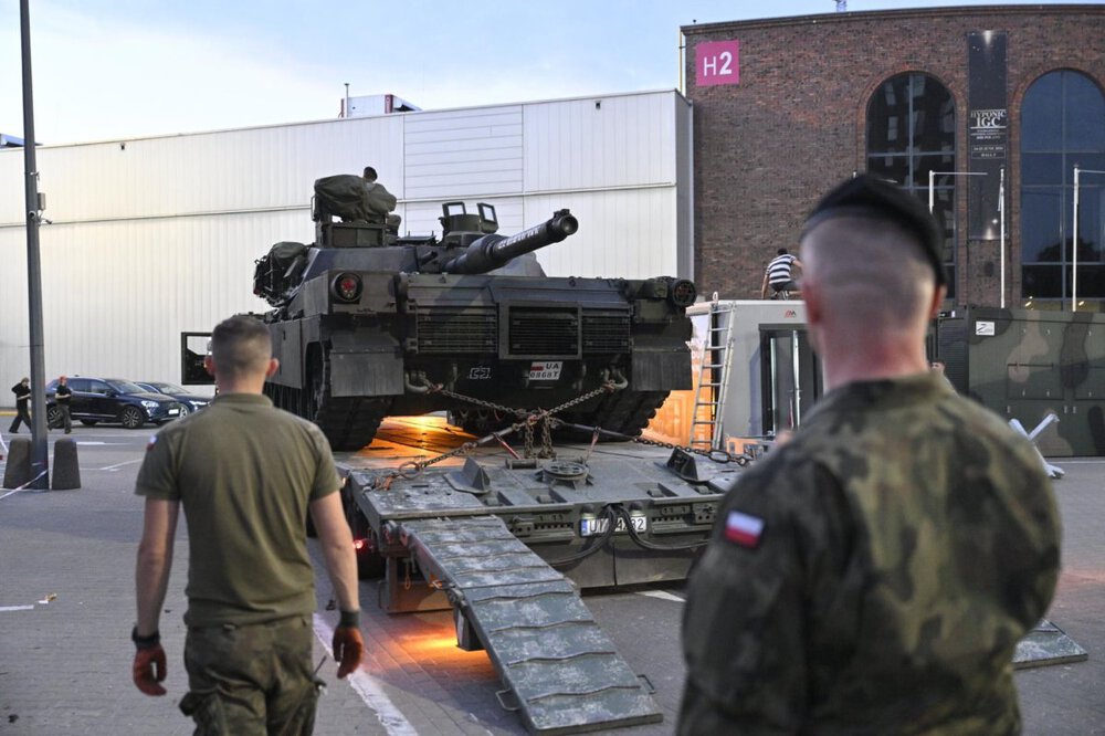 GAJOWNICZEK UA 0868T b.jpg