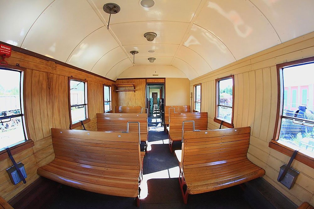 wagen-innenraum.jpg.01e90af1572b694be9e44e008265b375.jpg